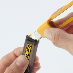 OLFA DA-1 Bıçak Kırma Mekanizmalı Dar Maket Bıçağı - 2